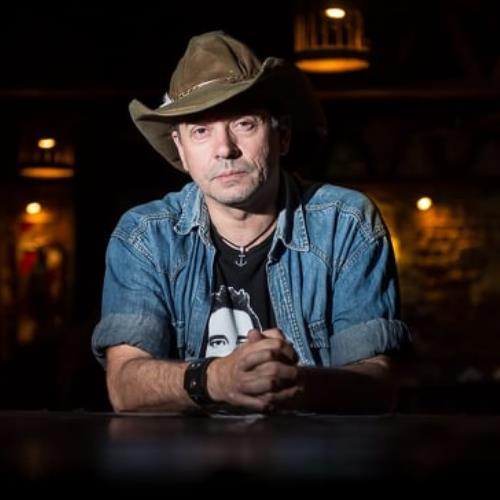 CARLOS CARRANZA EN PATRIA BAR