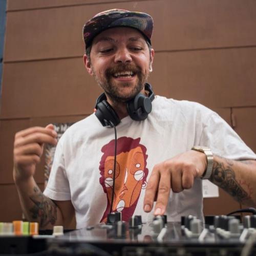 Taller de iniciación a la música electrónica y a las técnicas de DJ