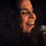 Cordobesas cantan a Litto Nebbia