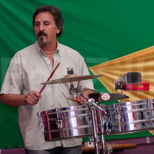 Percusión/Cuatro/Guitarra/Charango