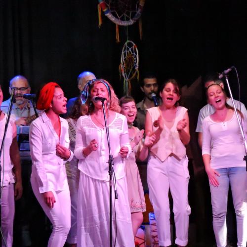 Ensamble de voces y tambores