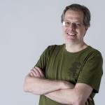 Lectura performática “Siga al conejo blanco”.